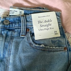 Abercrombie Ankle Straight Jean NWT